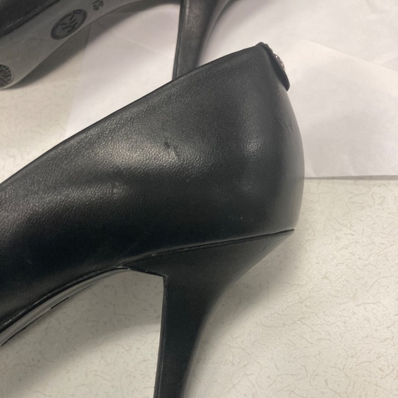 Michael Kors Alina Flex Leather Pump - Picture 9 of 9